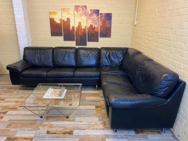 Deep Black Large Leather Corner Sofa (KT)