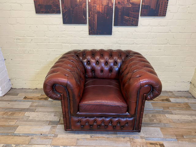 Savvy Deep Leather Chesterfield Armchair (KT)