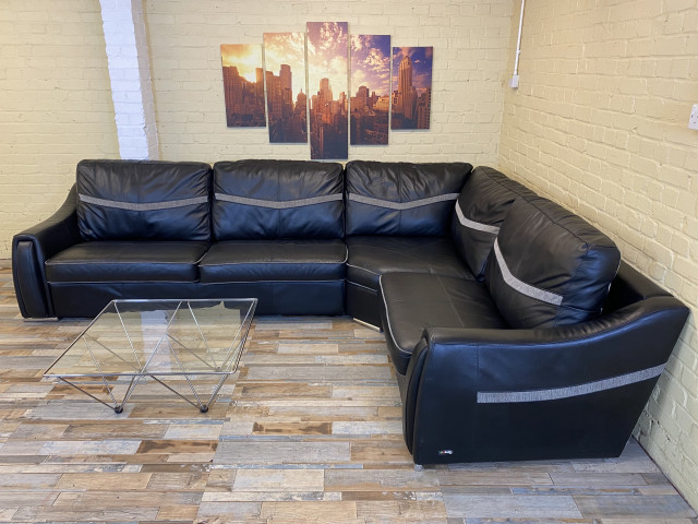 Comfy Reversible Black Leather Corner Sofa (ME)