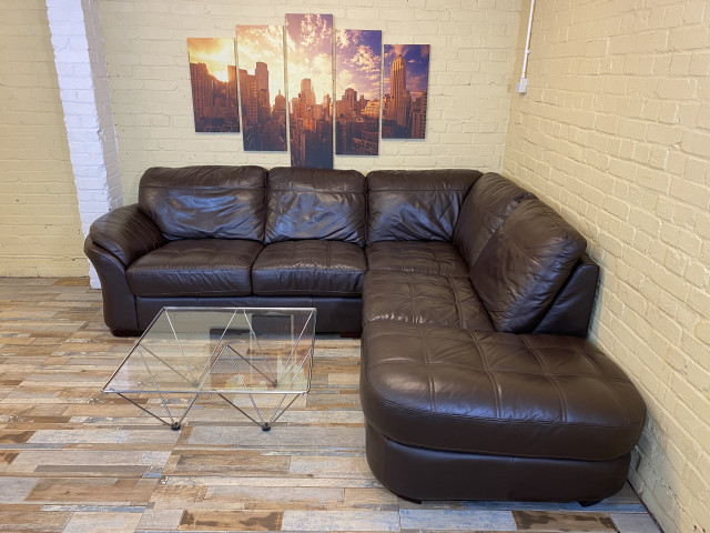 Lovely Compact Brown Leather Corner Sofa (KT)