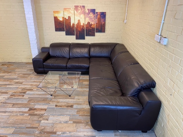 Distinctive Large Brown Leather Corner Sofa (KT)