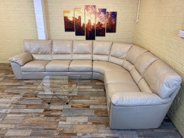 Immaculate Natuzzi Leather Corner Sofa (ME)