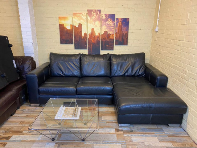 Comfy Italian Black Leather Corner Sofa