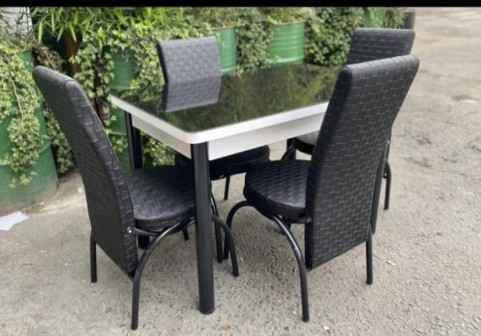 Dining table with 4 chairs available and delivery 