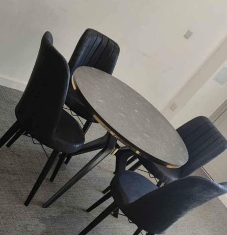 Outstanding Brand New Dining table & 6 chairs 