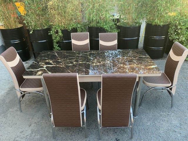 New Extendable Glass Dining Table Available in Sto