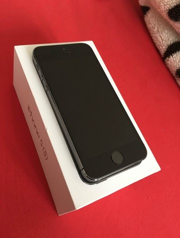 iPhone 5s 16gb space grey UNLOCKED EXCELLENT CONDI