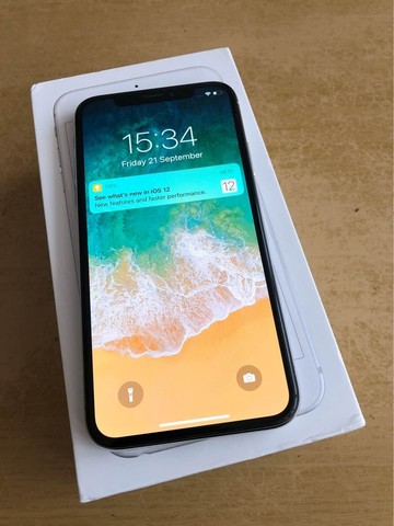 IPhone XS 64gb space grey UNLOCKED EXCELLENT CONDI